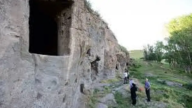 Bitlis'teki Mağara Evler Turizme Kazandırılıyor