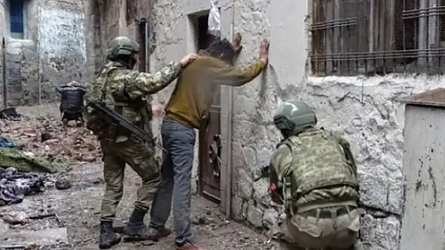 Hakkari'de Bir Terörist Teslim Oldu