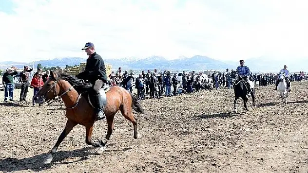 Erzurum Rahvan At Yarışları Düzenlendi