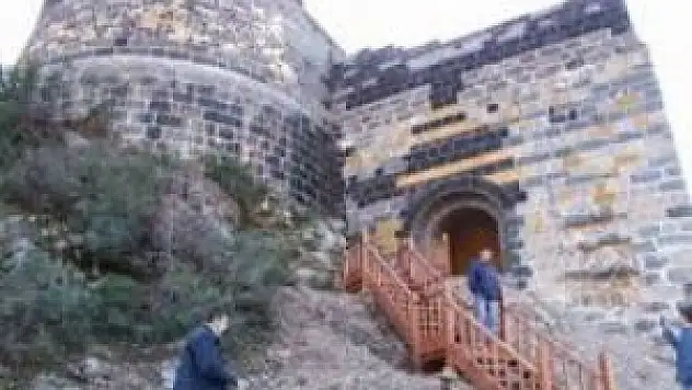 Muş'ta Tarihi Murat Paşa Camisi Ayağa Kaldırılıyor