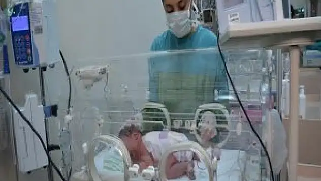 Yeni Doğan Bebek 4 Saatlik Ameliyatla Sağlığına Kavuştu