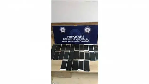 Hakkari'de 25 Kaçak Cep Telefonu Ele Geçirildi