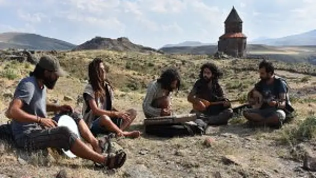 Şehir Şehir Dolaşarak Anadolu'nun Ezgilerini Seslendiriyorlar