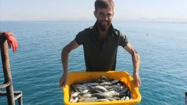 Van'da Balıkçılar Avlanma Sezonu Açtı
