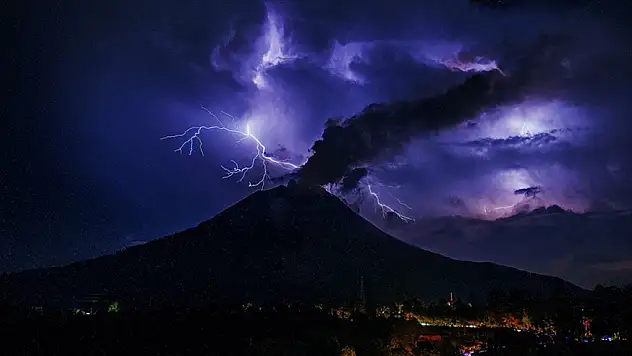 Sinabung Yanardağı Yeniden Faaliyete Geçti