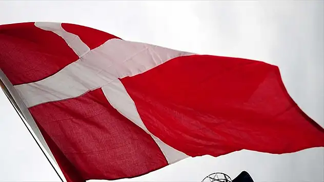 Danimarka'daki Türk Siyasetçiye İstifa Baskısı