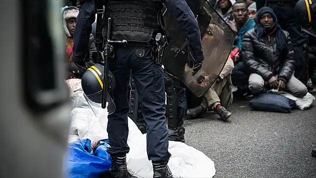 Fransa'da Sığınmacılara Kötü Muamele