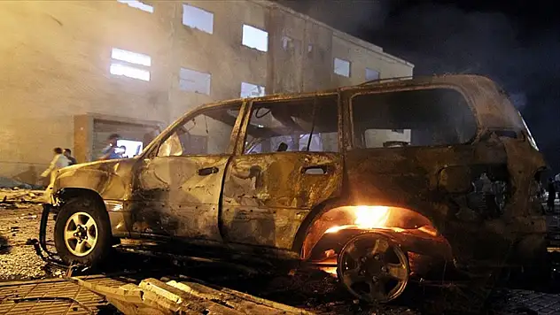 Libya'da Cami Önünde Patlama