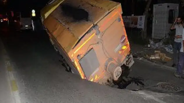 Maltepe'de Yolda Büyük Göçük