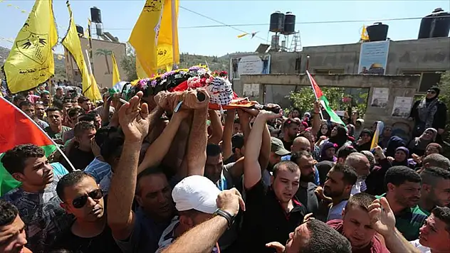 İsrail'in Naaşını Alıkoyduğu 2 Filistinli Toprağa Verildi
