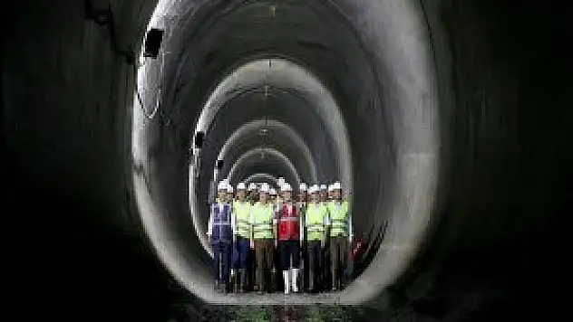 Meci̇di̇yeköy-mahmutbey Metro Hattında Işık Göründü