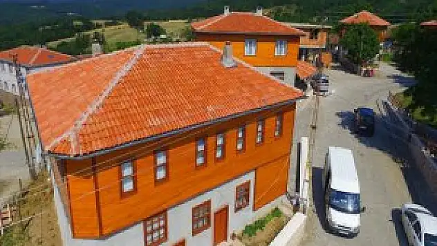 'Makyajlanan Köy' Turistin Gözdesi Oldu