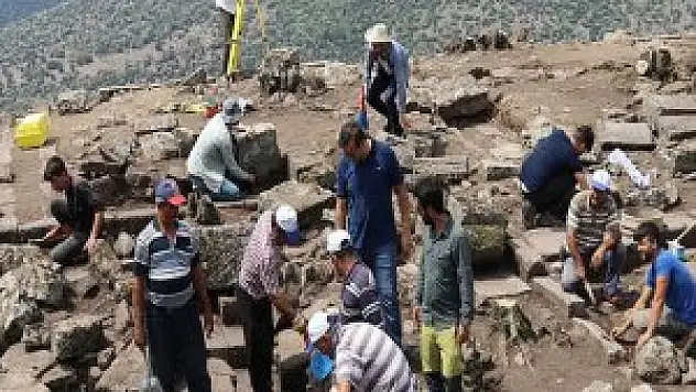 2 Bin 700 Yıllık Mezarlara Uluslararası Ekipten İnceleme