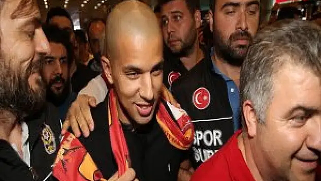 Galatasaray Feghouli Transferini Tamamladı