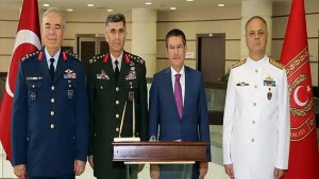 Görev Süresi Dolan Komutanlardan Bakan Canikli'ye Veda Ziyareti