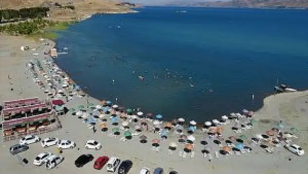 Hazar Gölü, Akdeniz Ve Ege Sahillerini Aratmıyor