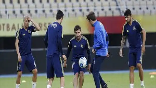 Fenerbahçe Trabzonspor'u Konuk Ediyor
