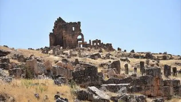 Üstü Kadar Altı da Tarih olan Kale: Zerzevan Kalesi