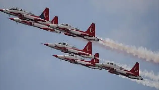 Türk Yıldızları Maçka Şehitleri Anısına Gösteri Yaptı