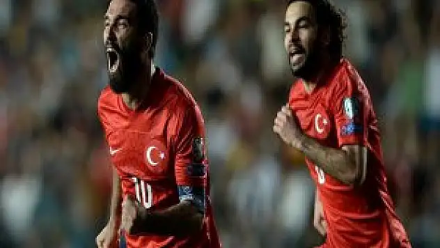 Arda Turan'dan Eski Takım Arkadaşı Selçuk İnan'a Destek