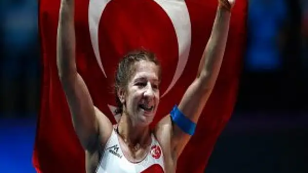 Yasemin Adar 'Dünya Şampiyonu'