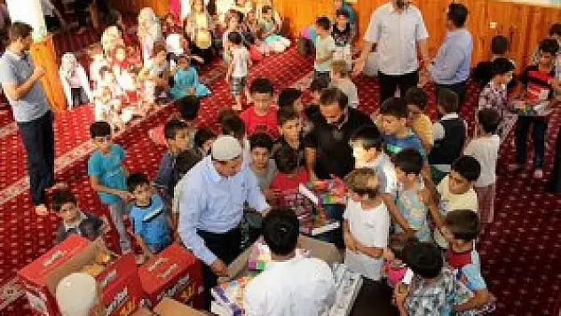 Cami Cemaatinden Suriyeli Çocuklara Süpriz