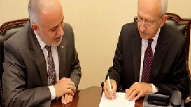 Kılıçdaroğlu, Kurban Vekaletini Türk Kızılayına Verdi