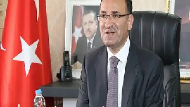 Bekir Bozdağ, Kurban Vekaletini Türk Kızılayı'na Verdi