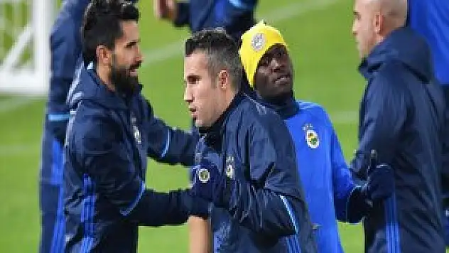 Fenerbahçe'de Alper Potuk Ve Van Persie'den Kötü Haber