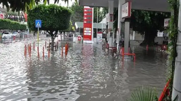 Hatay'da ki Şiddetli Yağış Hayatı Felç Etti