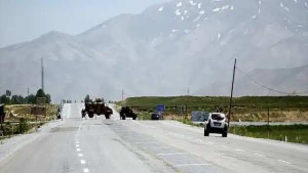 Kapalı Yolu Açıp Teröristlerle Toplantı Yapmışlar