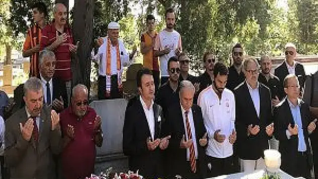 Metin Oktay Kabri Başında Anıldı