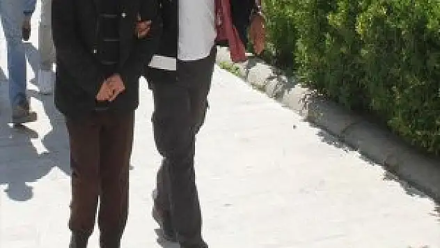 Çeşme'deki Kaçak Operasyonunda Fetö Zanlıları Yakalandı