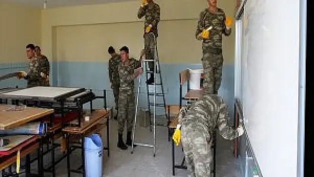 Mehmetçik'ten Muş'ta Eğitime Destek