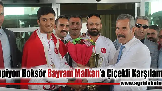 Şampiyon Boksör Bayram Malkan'a Çiçekli Karşılama