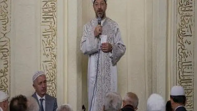 Yeni Diyanet İşleri Başkanı Erbaş Hacı Bayram Camisi'nde Sabah Namazı Kıldırdı