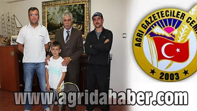 KÜÇÜK TENİSÇİYE AGC SPONSOR OLDU