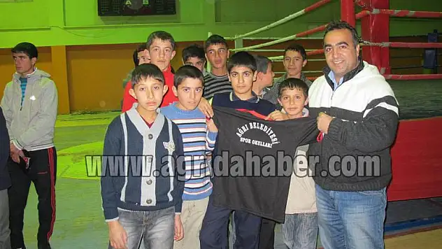 Ağrı Belediyesinden Amatör spora malzeme yardımı