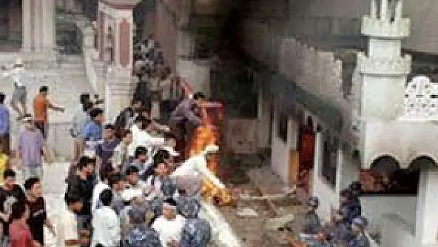 Hindular ve müslümanlar arasında çatışma