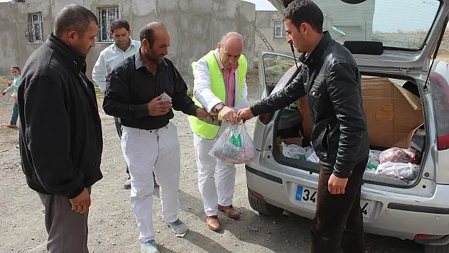 Ağrı Anadolu Gençlik Derneği Kurban Eti Dağıttı