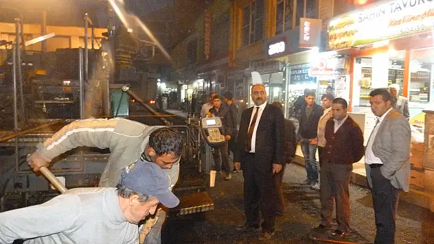 BELEDİYE BAYRAMDA ASFALT ÇALIŞMASINA DEVAM ETTİ