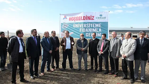 'ÜNİVERSİTEME FİDANIMLA GELDİM' DEDİLER BİN FİDANI TOPRAKLA BULUŞTURDULAR