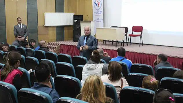 Doğubayazıt'ta Okul Sporları Bilgi Yönetim Hizmetleri Semineri Düzenlendi