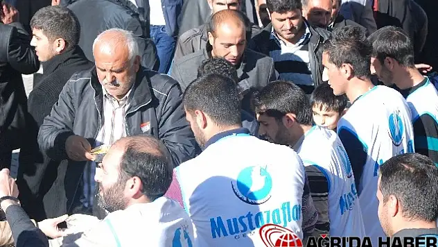 Ağrı'da 3 bin kişiye aşure dağıtıldı