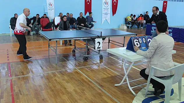 Masa Tenisi ve Yüzme Turnuvaları Sona Erdi