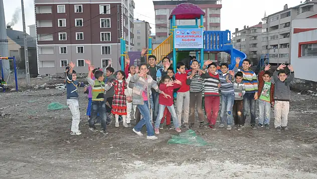 Ağrı Belediyesi Çocukları Parklarla Buluşturdu