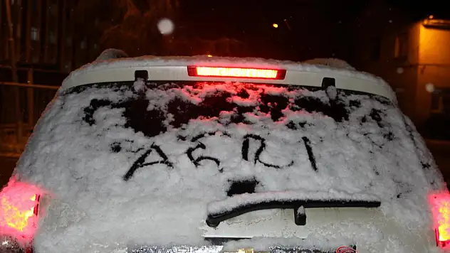 Ağrı Yılın İlk Karını Gördü