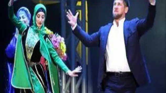 Kadirov doğumgünü partisi için milyonlarca dolar harcadı (Video)