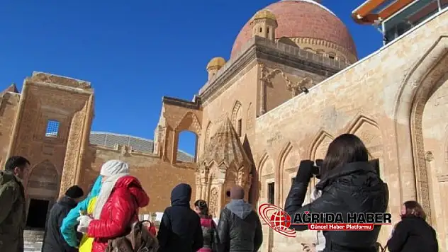Rus ve Ukraynalı Basın Mensupları İshak Paşa Sarayını Gezdi
