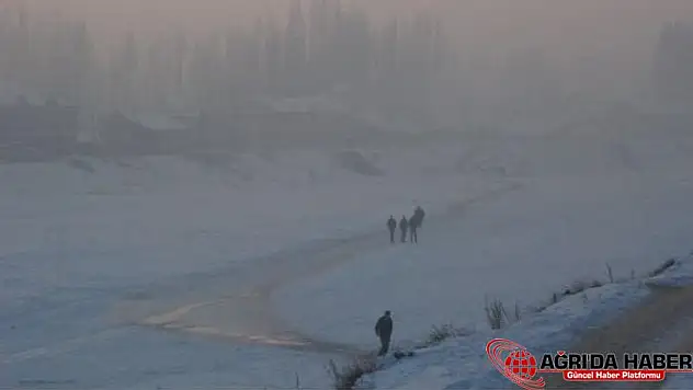 Ağrılılar Donan Nehri Yol Olarak Kullanıyor